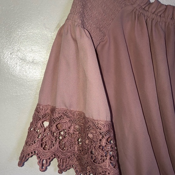 3 for $20 dressy blouse 👚 - Picture 2 of 6